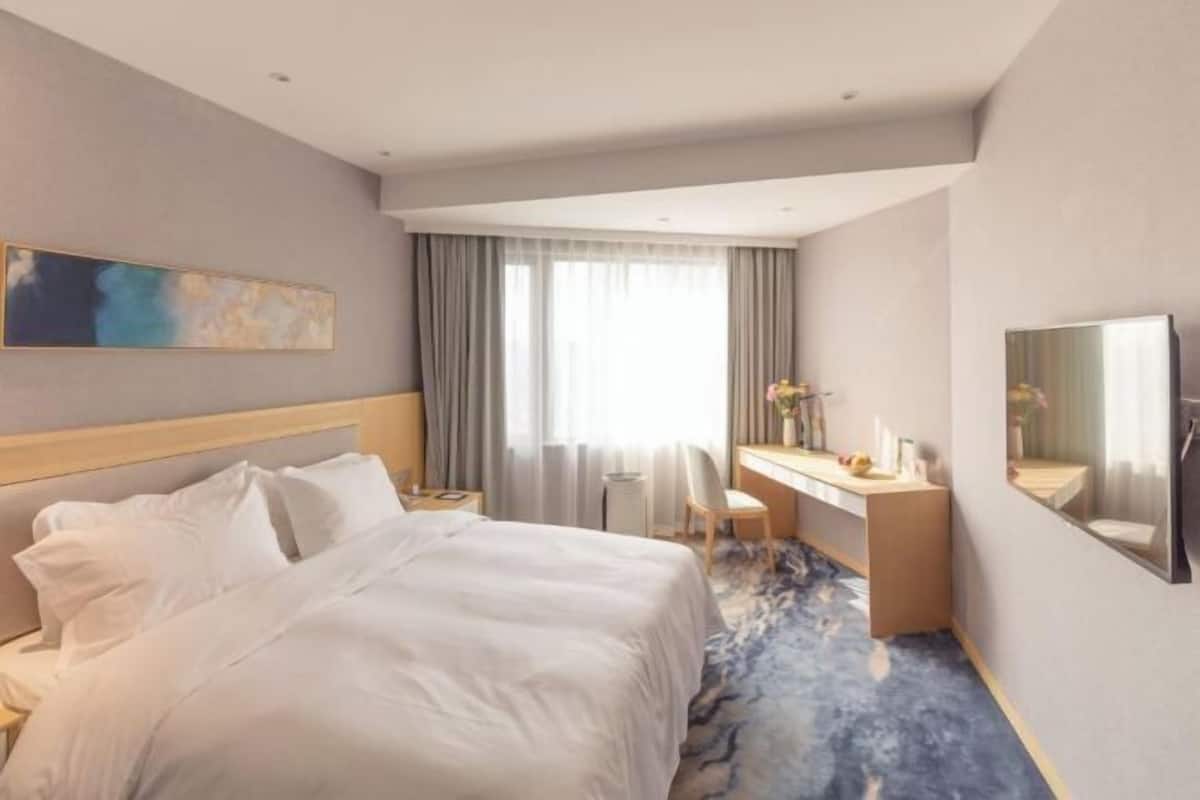 Minibar, in-room safe, desk, blackout drapes