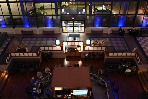 Bar-salon dans le hall