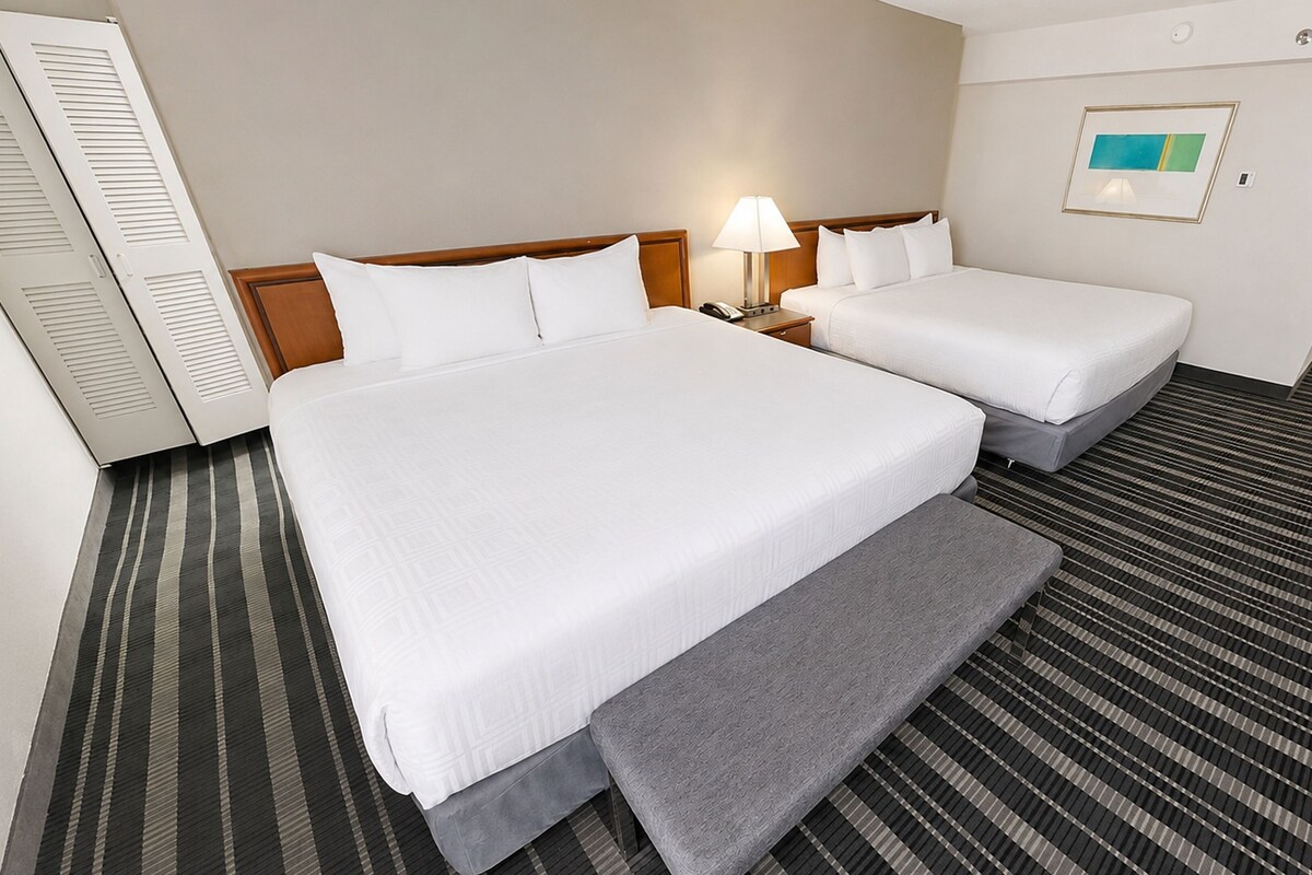 Double King with Mini Kitchenette | Down duvets, pillow-top beds, in-room safe, desk