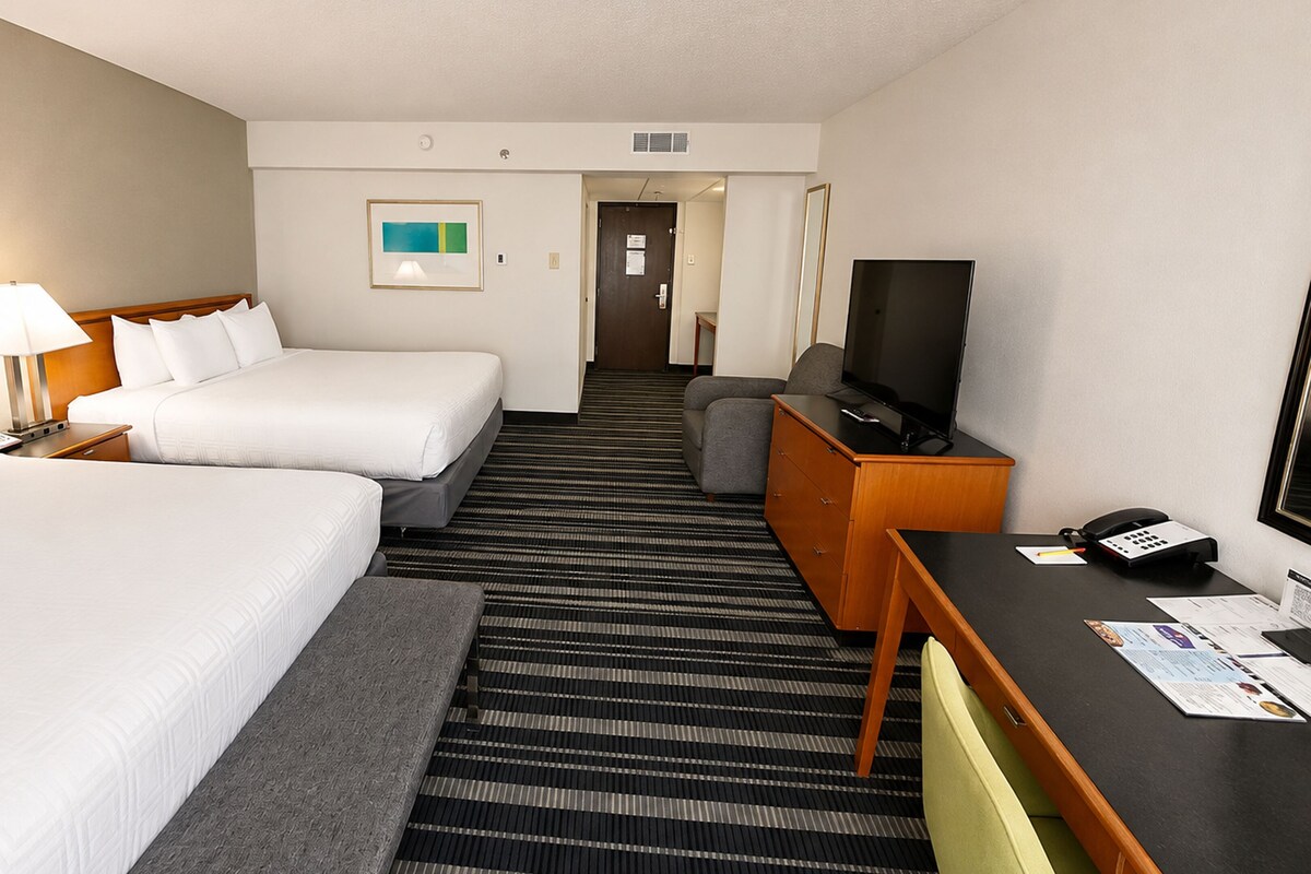 Double King with Mini Kitchenette | Down duvets, pillow-top beds, in-room safe, desk