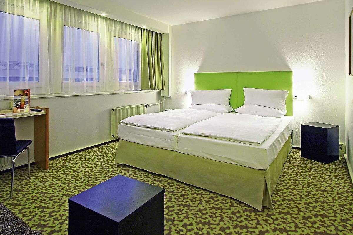 Ropa de cama hipoalergénica, escritorio y cortinas blackout 