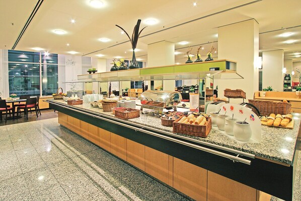 Daily buffet breakfast (EUR 17.5 per person)