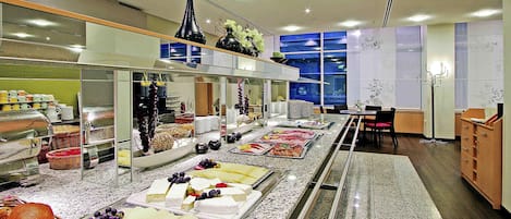 Frokostbuffé hver dag (EUR 17.5 per person)