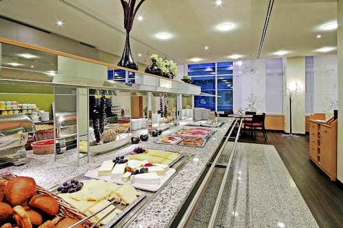Tägliches Frühstücksbuffet gegen Gebühr
