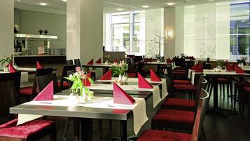 Päivittäinen buffetaamiainen (17.5 EUR per henkilö)