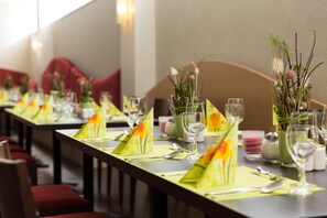 Daily buffet breakfast (EUR 17.5 per person)