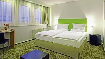 Comfort-Zimmer, 1 Doppelbett und Schlafsofa | Allergikerbettwaren, Schreibtisch, Verdunkelungsvorhänge