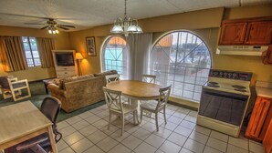 Flat-screen TV - South Padre Island Inn (South Padre Island)