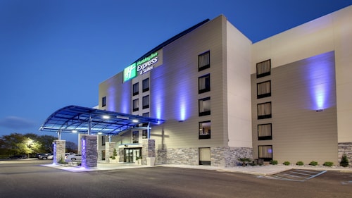 Holiday Inn Express & Suites Jackson Downtown - Coliseum by IHG