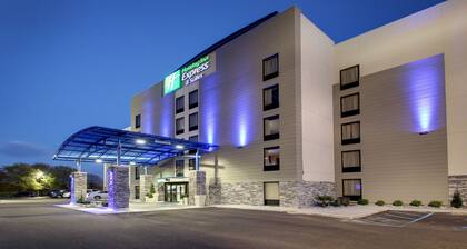 Holiday Inn Express & Suites Jackson Downtown - Coliseum by IHG