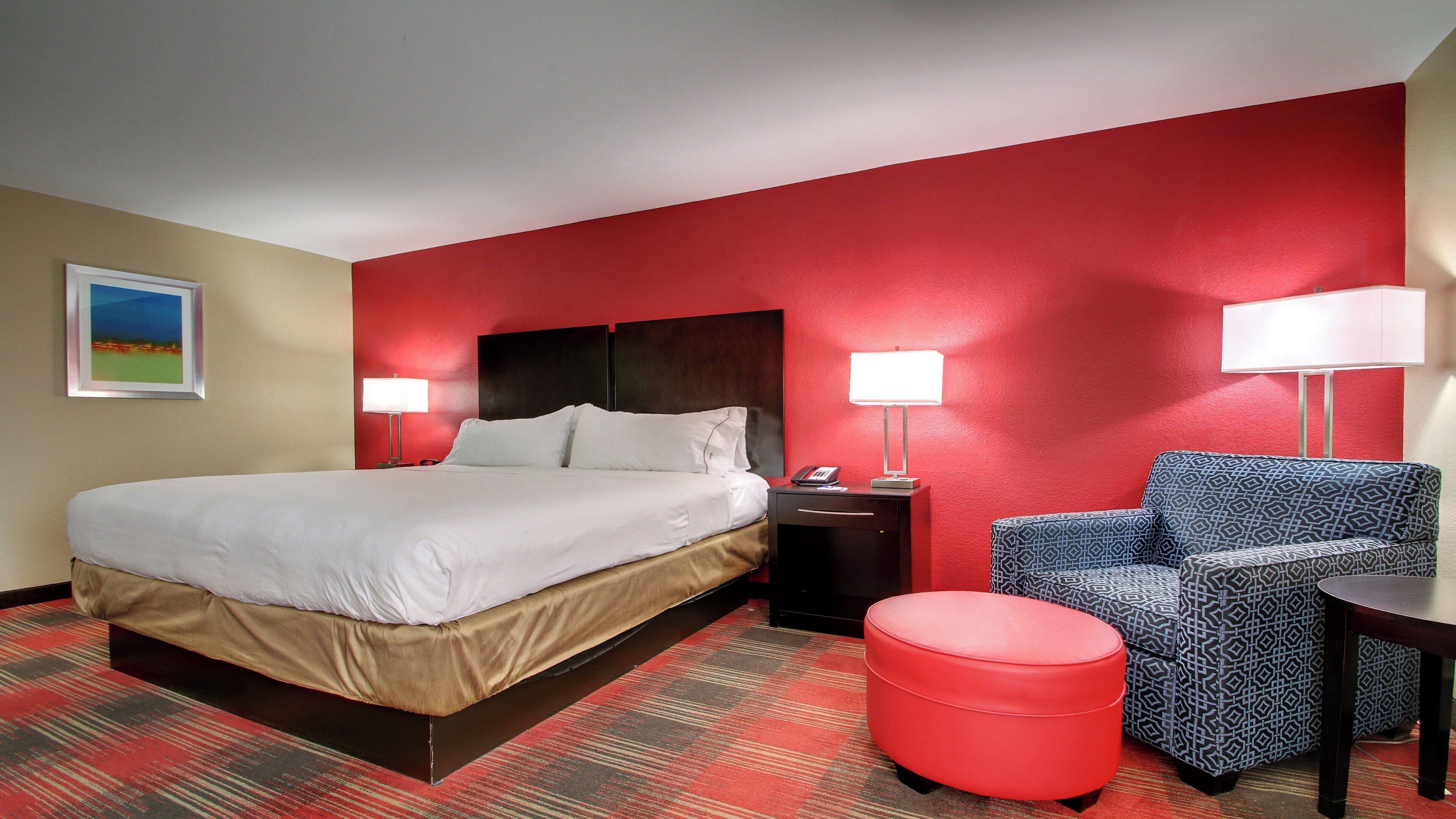 Ropa de cama de alta calidad, camas con pillow-top y escritorio 