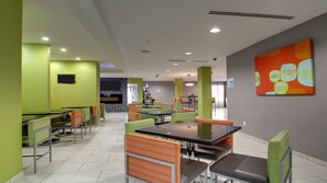 Free daily buffet breakfast  - Holiday Inn Express & Suites Jackson Downtown - Coliseum by IHG (Jackson)
