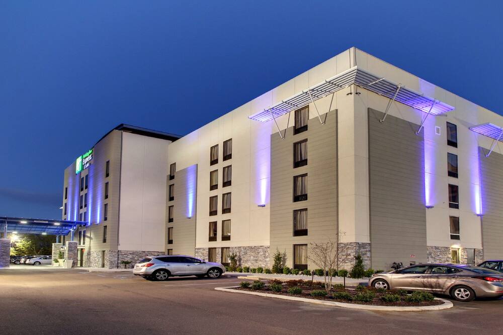 Holiday Inn Express & Suites Jackson Downtown - Coliseum, an IHG Hotel