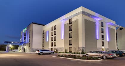 Holiday Inn Express & Suites Jackson Downtown - Coliseum, an IHG Hotel