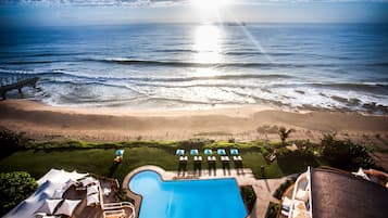 Outdoor pool, pool umbrellas, sun loungers