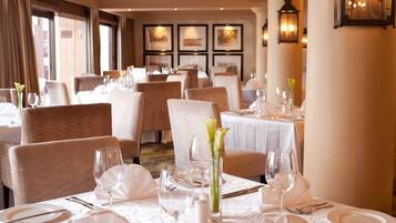 2 Restaurants, Frühstück, Mittagessen, Abendessen, internationale Küche