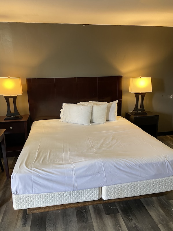 Desk, blackout curtains, iron/ironing board, free WiFi - Tourist Inn (Absecon)