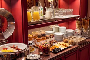 Tägliches Frühstücksbuffet gegen Gebühr
