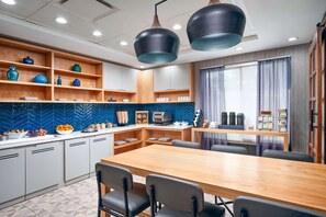 含週末外帶早餐