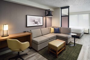 Room, 1 King Bed (High Floor) | Premium bedding, desk, blackout drapes, iron/ironing board