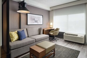 Premium bedding, desk, blackout curtains, iron/ironing board - Hyatt Place Greensboro (Greensboro)