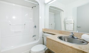 Combined shower/bathtub, hair dryer, towels