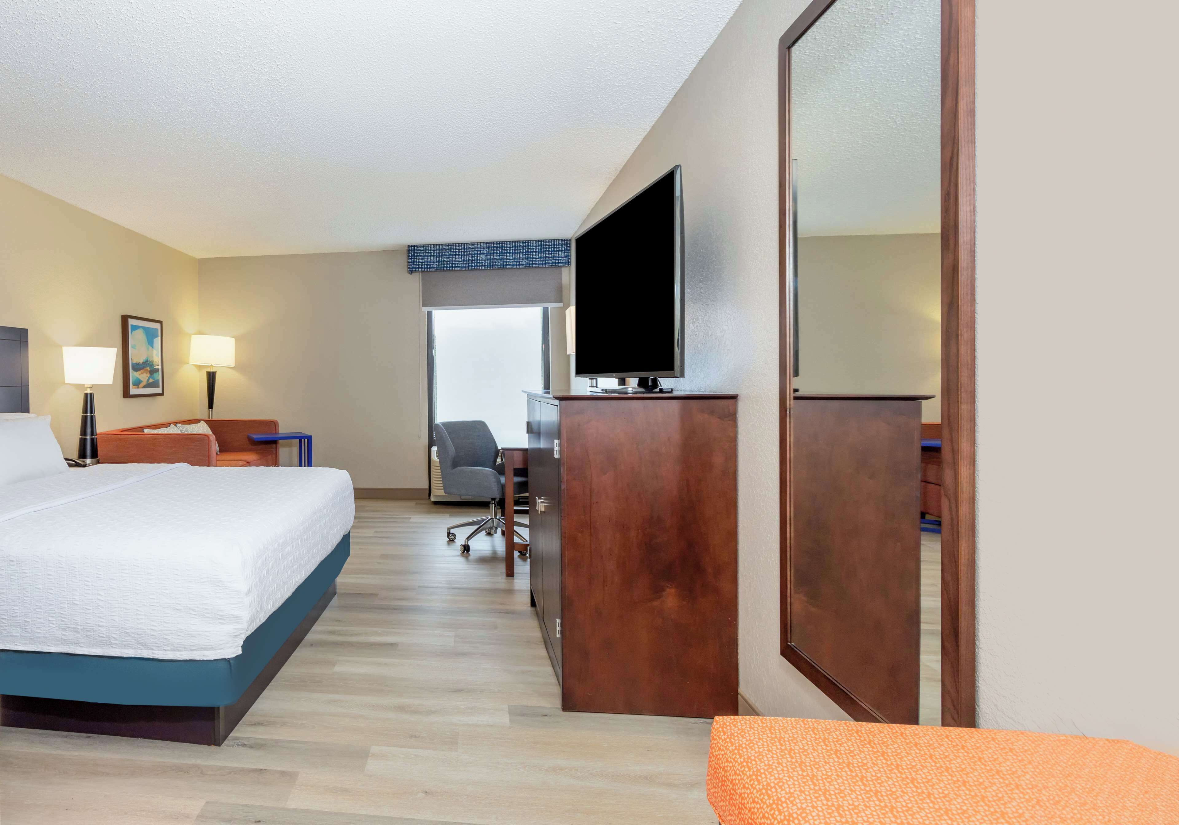 1 king bed study with sofa bed, non smoking | living area | 25-inch tv with cable channels, pay films