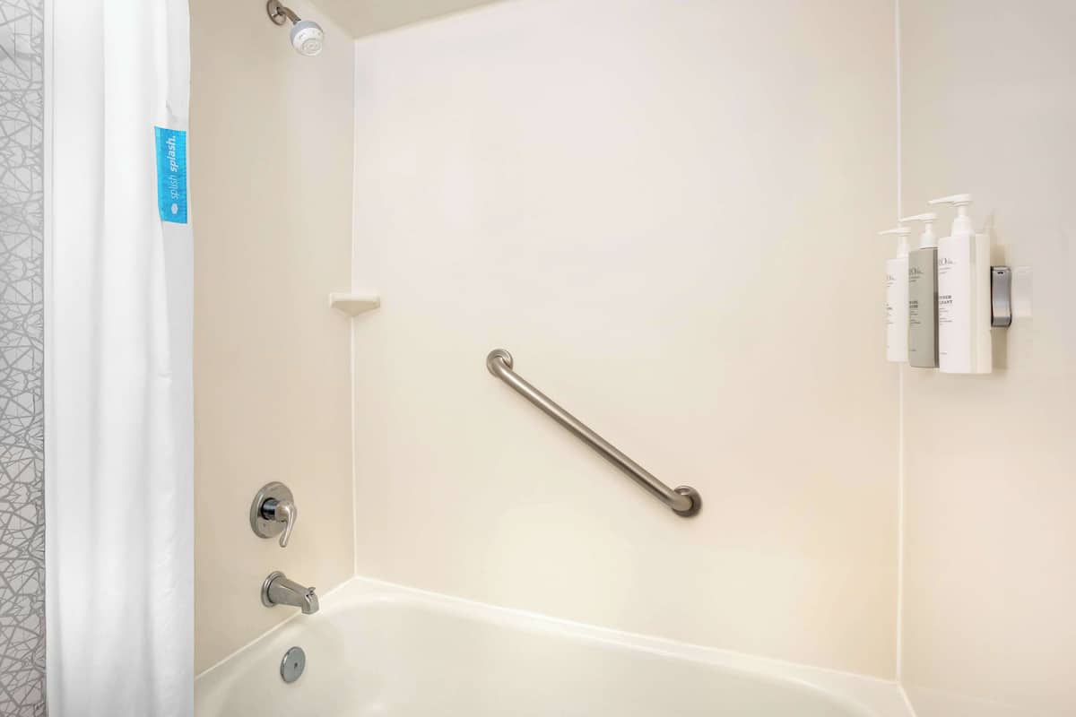 2 queen beds, non smoking | bathroom shower