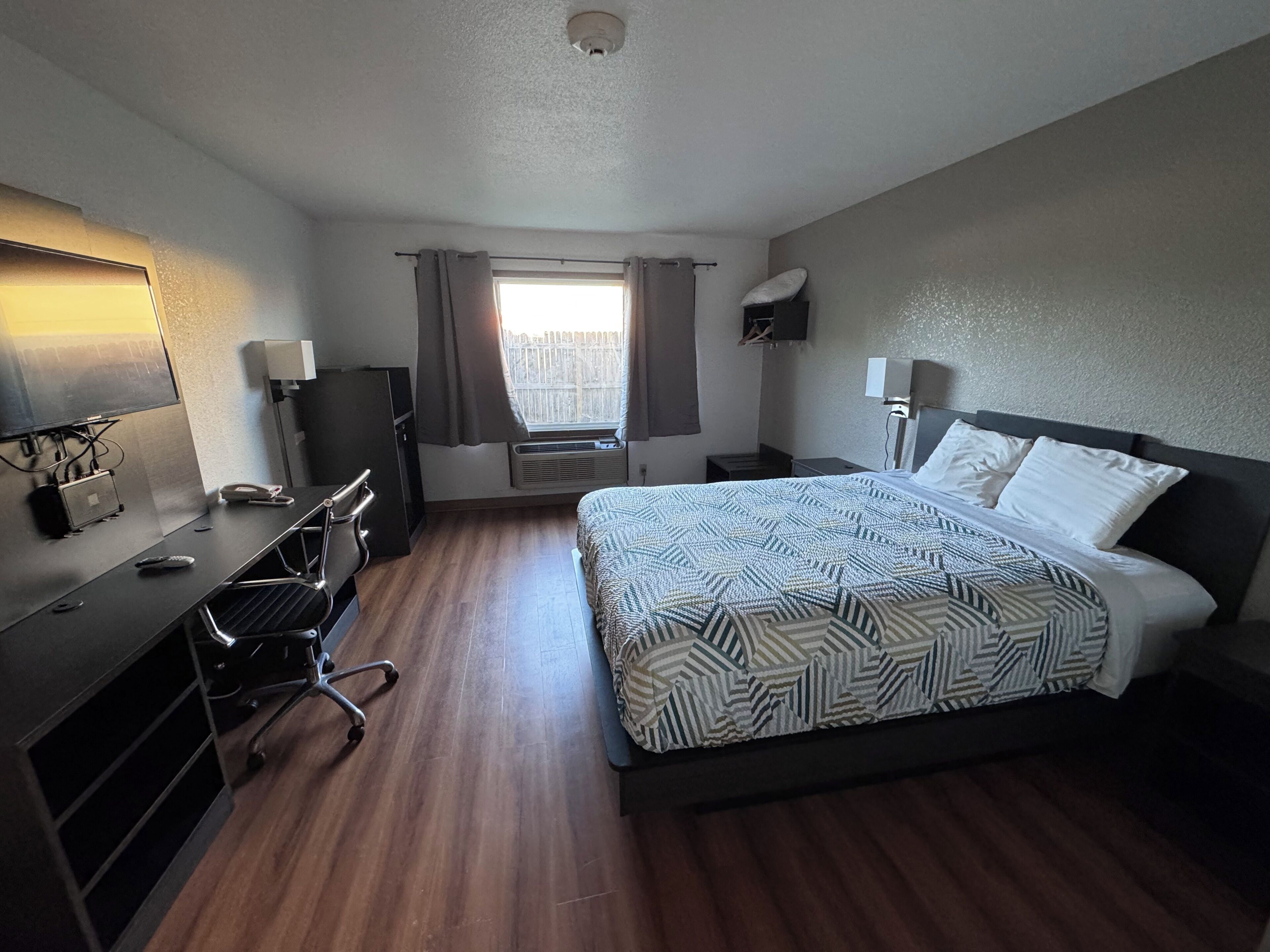 Room, 1 Queen Bed, Roll-in Shower | Desk, free WiFi, bed sheets, alarm clocks