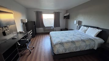 Room, 1 Queen Bed, Roll-in Shower | Desk, free WiFi, bed sheets, alarm clocks