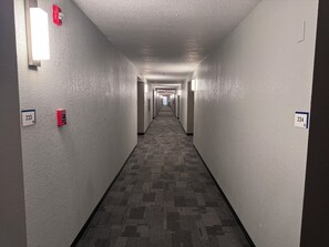 Hallway - Motel 6 Fond Du Lac, WI (Fond du Lac)