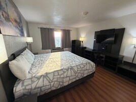 Room, 1 King Bed | Desk, free WiFi, bed sheets, alarm clocks