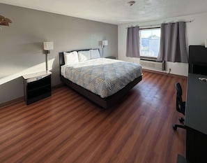 Desk, free WiFi, bed sheets, alarm clocks - Best Nights Hotel (Fond du Lac)