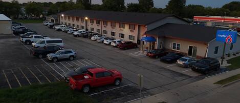 Vista frontal de la propiedad