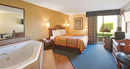 Days Inn by Wyndham Charlotte/Woodlawn Near Carowinds