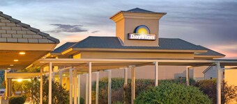 Days Inn by Wyndham Charlotte/Woodlawn Near Carowinds