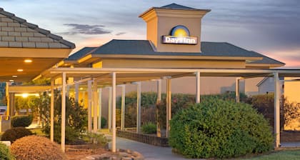 Days Inn by Wyndham Charlotte/Woodlawn Near Carowinds