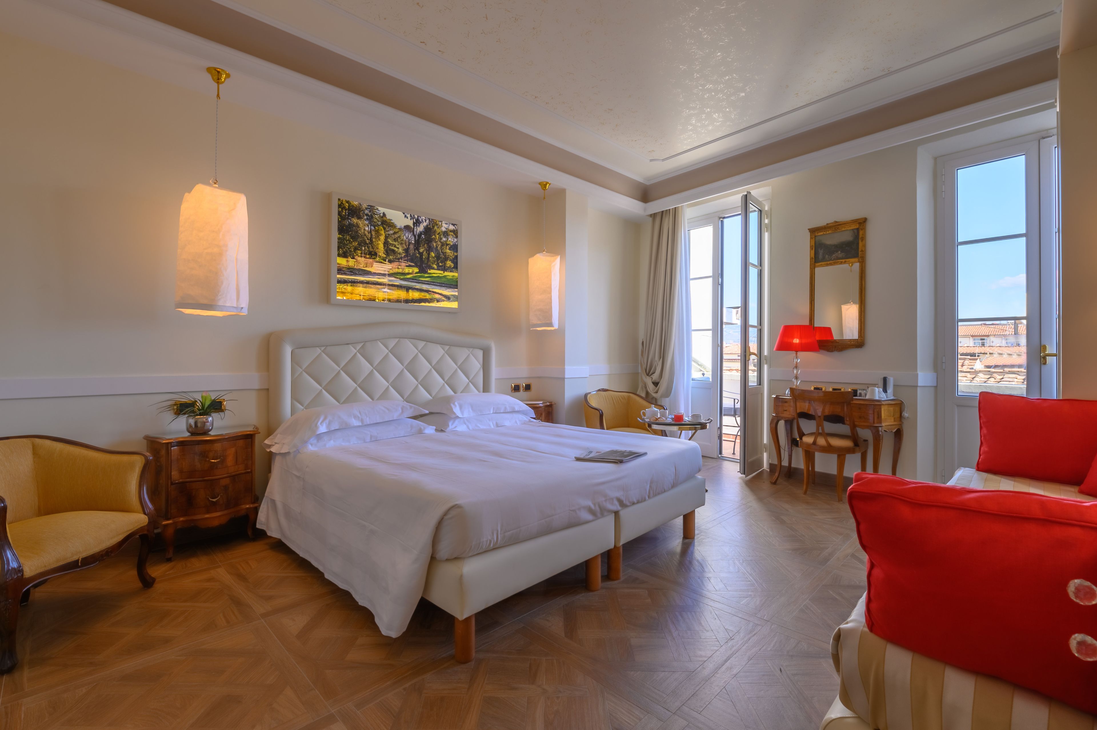 Quarto casal luxo, sacada | Roupas de cama premium, edredons de pluma, frigobar, cofres nos quartos