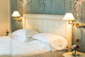 Kamar Double Superior | Seprai premium, selimut bulu angsa, minibar, dan brankas