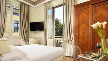 Superior dubbelrum - balkong | SÀngtillbehör av högsta kvalitet, duntÀcken och minibar