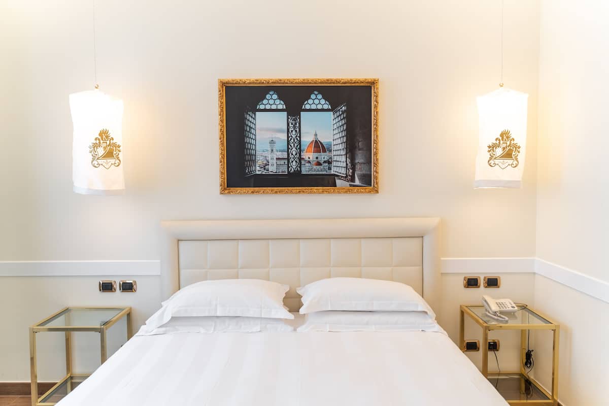 Standard Double or Twin Room | Peralatan tempat tidur premium, gebar bulu kapas, bar mini