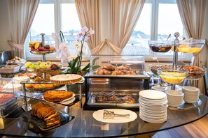 Daily buffet breakfast (EUR 20 per person)