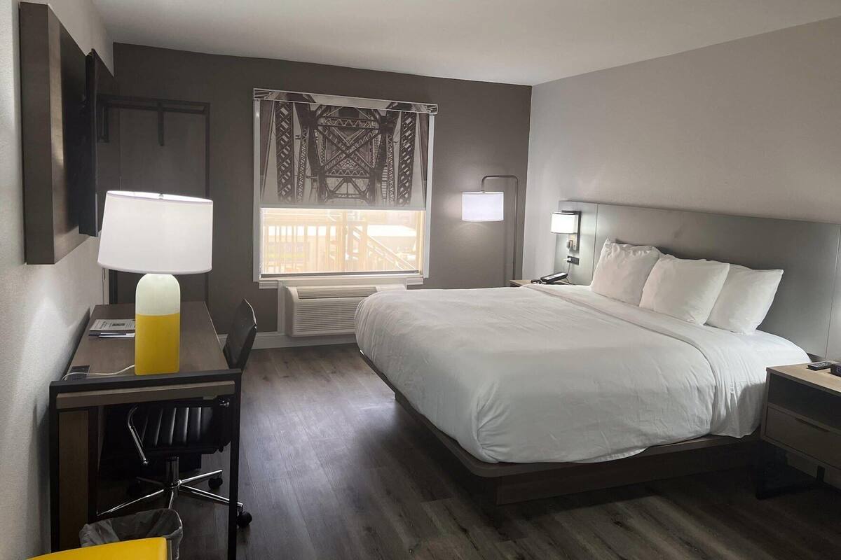 Premium bedding, pillowtop beds, in-room safe, desk