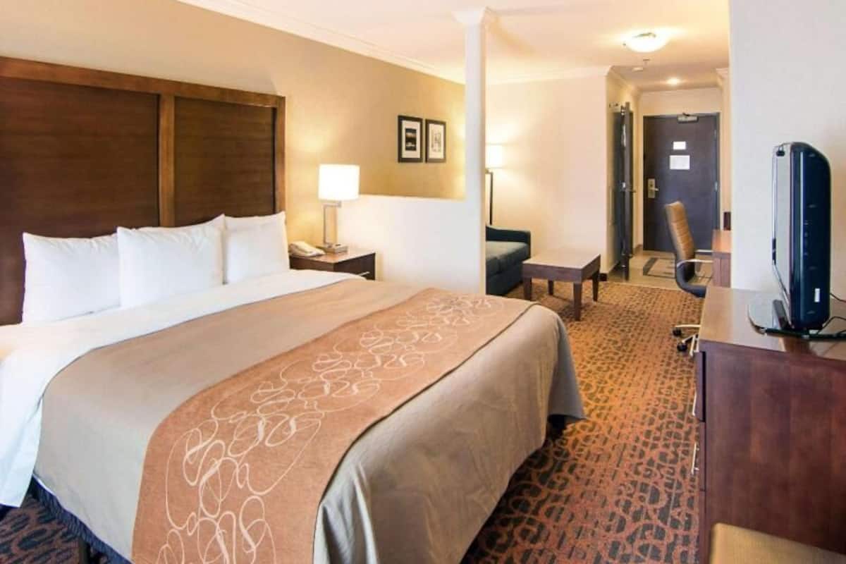 Premium bedding, pillowtop beds, in-room safe, desk
