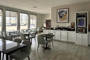 Free daily self-serve breakfast - Comfort Inn & Suites Houston Key-Katy (Katy)