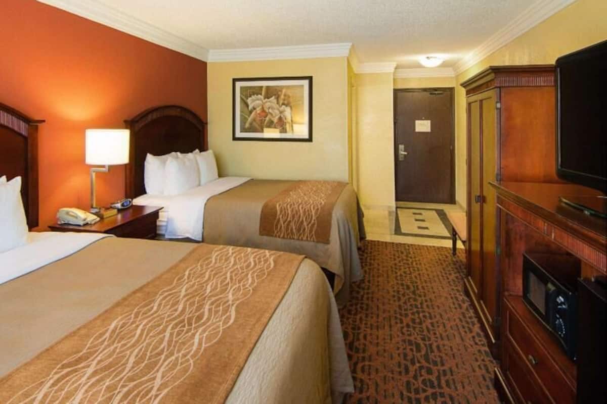 Premium bedding, pillowtop beds, in-room safe, desk