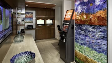 ATM/τραπεζικές υπηρεσίες στις εγκαταστάσεις του καταλύματος