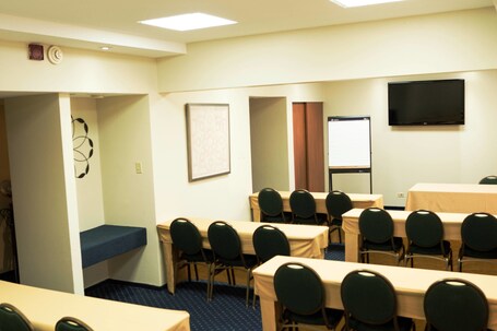 Courtyard by Marriott San Juan Miramar - Image 24