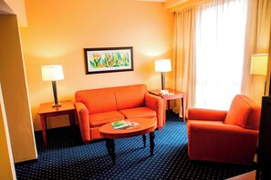 Suite, 1 chambre | Salle de séjour | Téléviseur connecté, Netflix