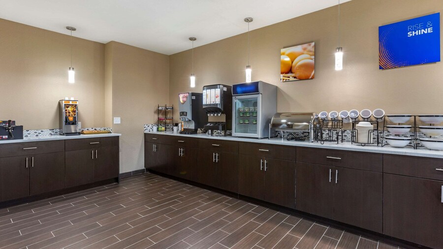 Comfort Inn & Suites Alameda at Albuquerque Balloon Fiesta Park